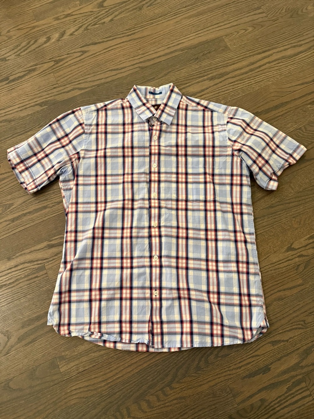 Casual Short-Sleeve Plaid Button-Down Shirt - Blue & Red